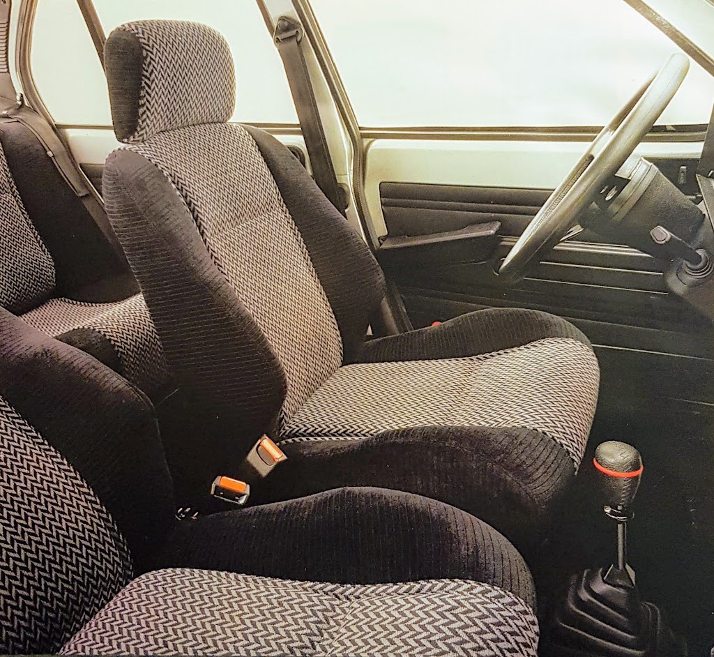 Tämän kuvan alt-attribuutti on tyhjä; Tiedoston nimi on visa-gti-115ch-sisustus.jpg